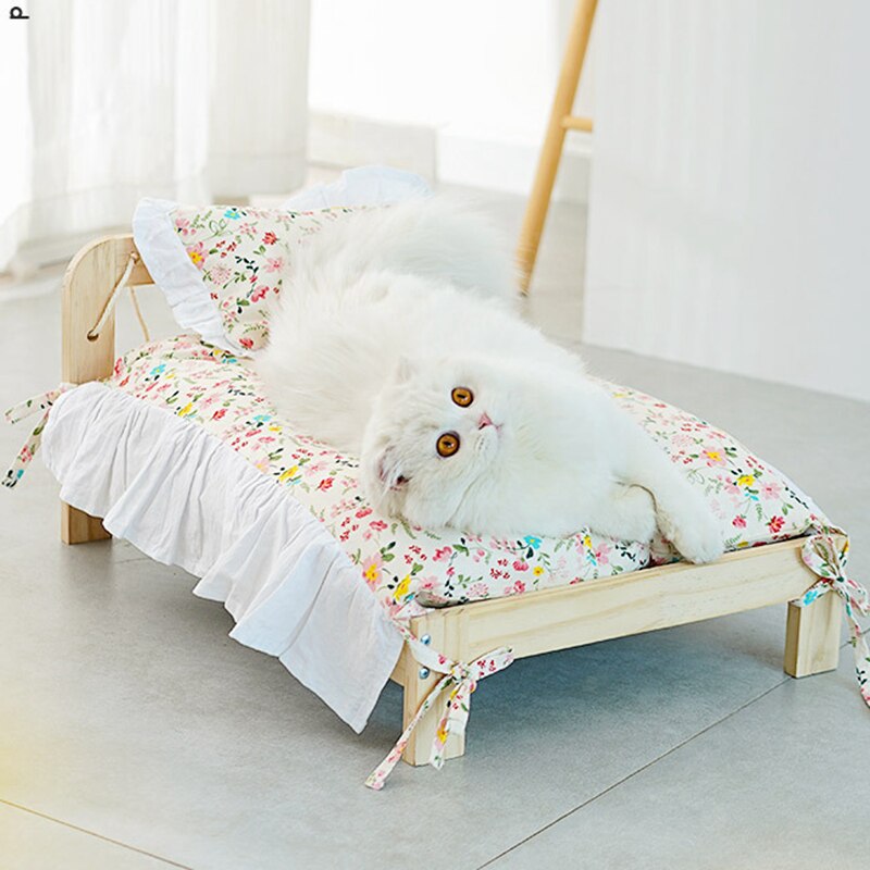 Queen Bed: The Cat's Meow-tastic Throne