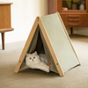 CUCCIA TEEPEE PER GATTI La felicità del tuo Gatto in ogni stagione. La gioia del tuo animale domestico non ha limiti. La nostra Cuccia Teepee offre una dimora che si adatta a ogni clima, fornendo benessere e protezione al tuo caro amico dai capricci della stagione. Ogni Gatto ha diritto ad un luogo proprio per ritirarsi. La cuccia Teepee sarà il luogo giusto per il tuo Gatto, dove potrà divertirsi e rilassarsi in assoluta libertà