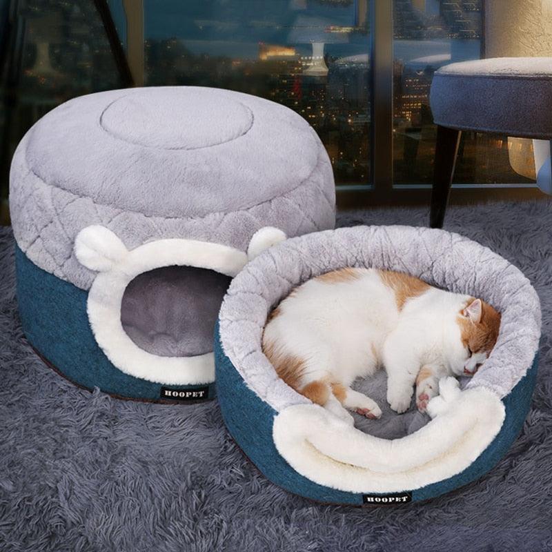 La Cuccia per Gatti Soft Bed di Miao Cat Store può essere utilizzata come cuccia/caverna dove il tuo gatto si sente protetto e sicuro oppure come morbido cuscino che possiede un bordo rialzato per la testa e il collo dell'animale permettendo di alleviarne i dolori articolari 